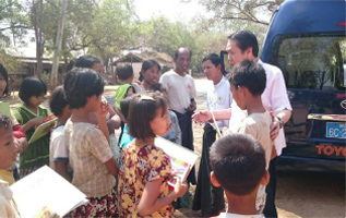 ミャンマーの子供たちを訪緬（2015年3月）