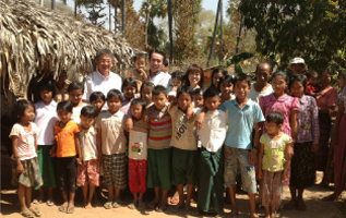 ミャンマーの子供たちを訪緬（2015年3月）